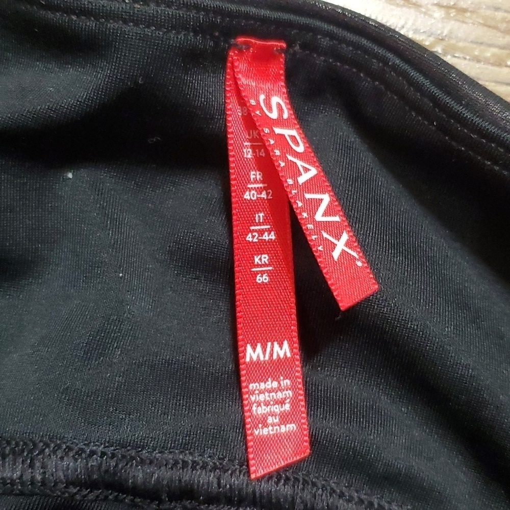 Spanx very black faux leather moto leggings - Picture 6 of 8